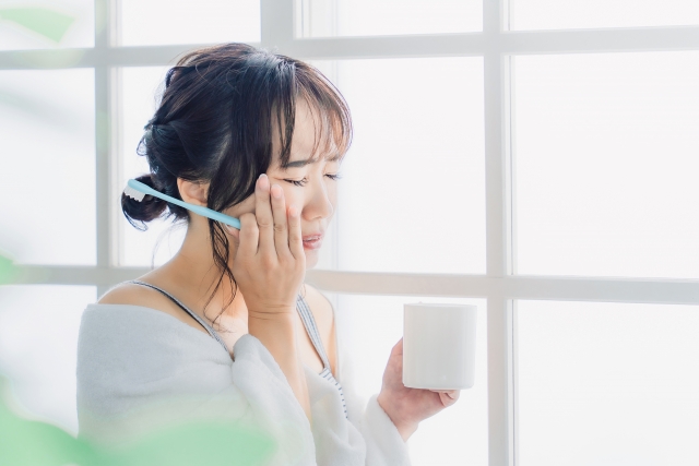 歯ぐきから血が出るのは歯周病のサインかもしれません